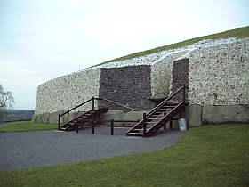 20021111-eu-newgrange04s.jpg