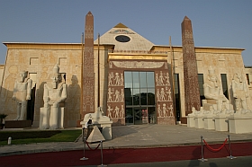 20040313-me-ae-dxb26s.jpg