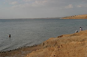 20040313-me-jo-deadsea01s.jpg
