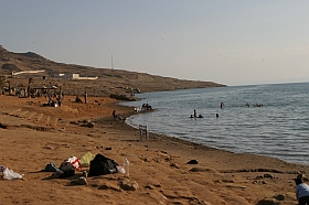 20040313-me-jo-deadsea02s.jpg