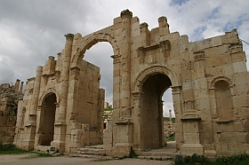 20040313-me-jo-jerash01s.jpg