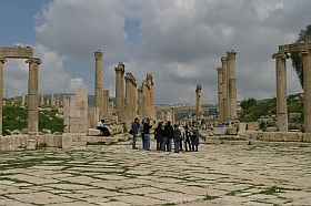 20040313-me-jo-jerash04s.jpg