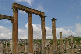 20040313-me-jo-jerash05s.jpg