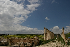 20040313-me-jo-jerash07s.jpg