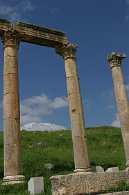20040313-me-jo-jerash08s.jpg