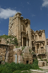 20040313-me-jo-jerash14s.jpg