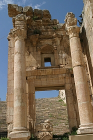 20040313-me-jo-jerash17s.jpg