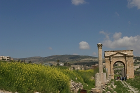 20040313-me-jo-jerash18s.jpg