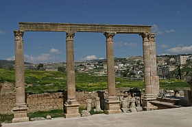 20040313-me-jo-jerash25s.jpg