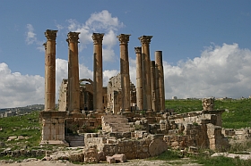20040313-me-jo-jerash26s.jpg