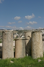 20040313-me-jo-jerash28s.jpg